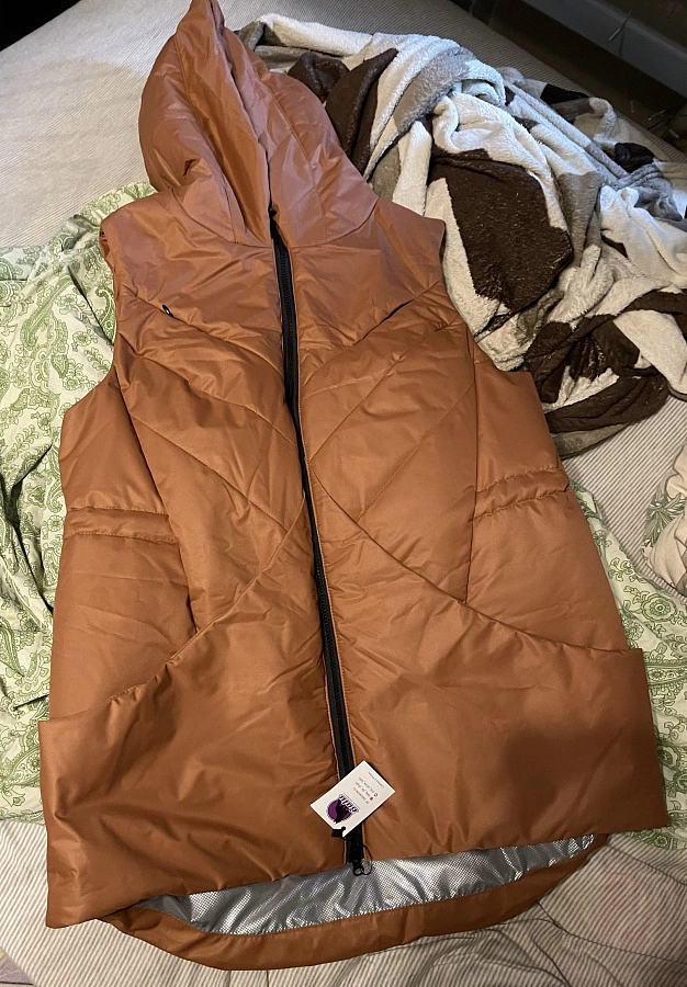 Фотография к отзыву от Наталья. Товар: <a href='/catalog/product/teplyy-stegannyy-zhilet/'>Теплый стеганый жилет</a>